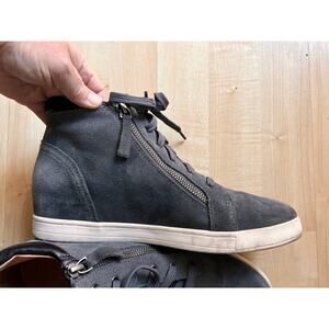 Linea Paolo Niya Hidden Wedge Sneakers
Shoes Women's Size 10